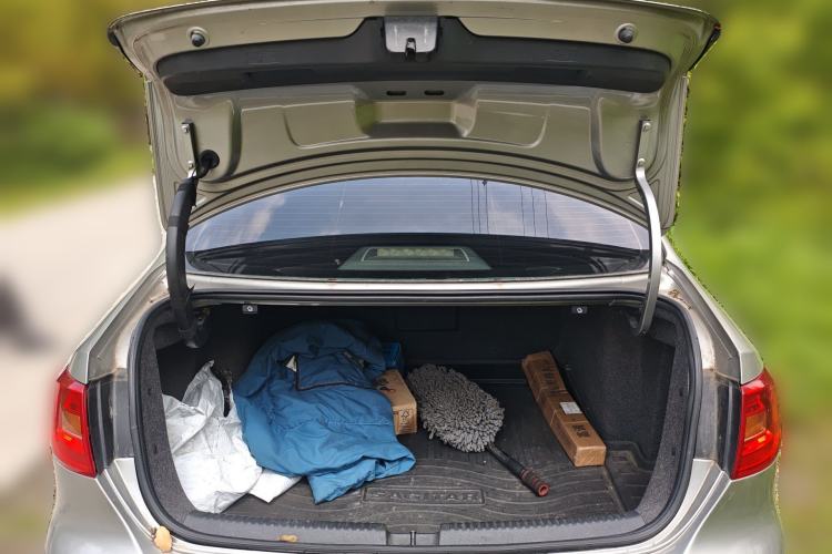 Used Volkswagen Sagitar 2012 1.6L Manual Fashion Edition Trunk