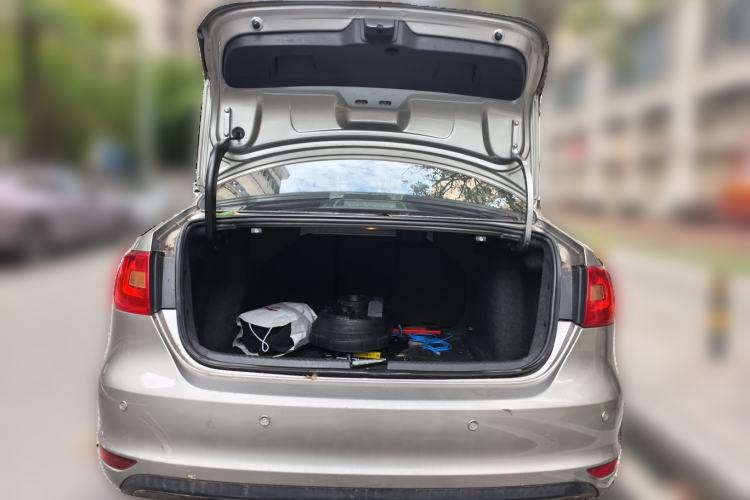 Used Volkswagen Sagitar 2012 1.6L Automatic Fashion Edition Trunk