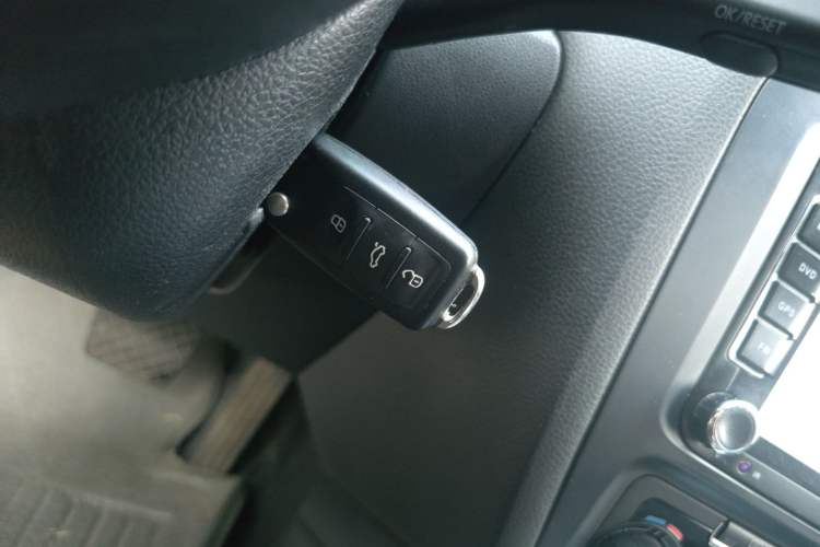 Used Volkswagen Sagitar 2012 1.6L Automatic Comfort Edition Vehicle Key