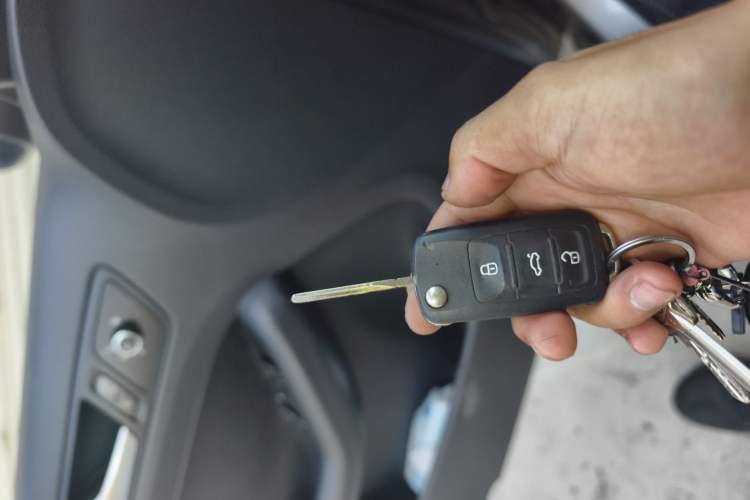 Used Volkswagen Sagitar 2012 1.4TSI Manual Luxury Model Vehicle Key