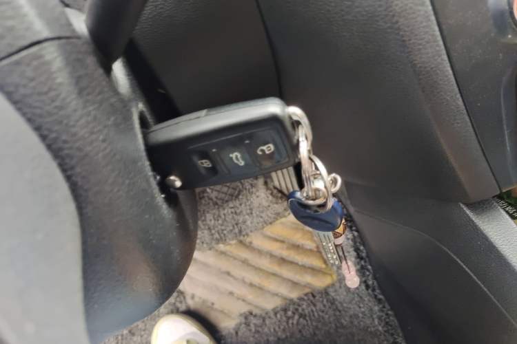 Used Volkswagen Sagitar 2012 1.6L Manual Fashion Edition Vehicle Key