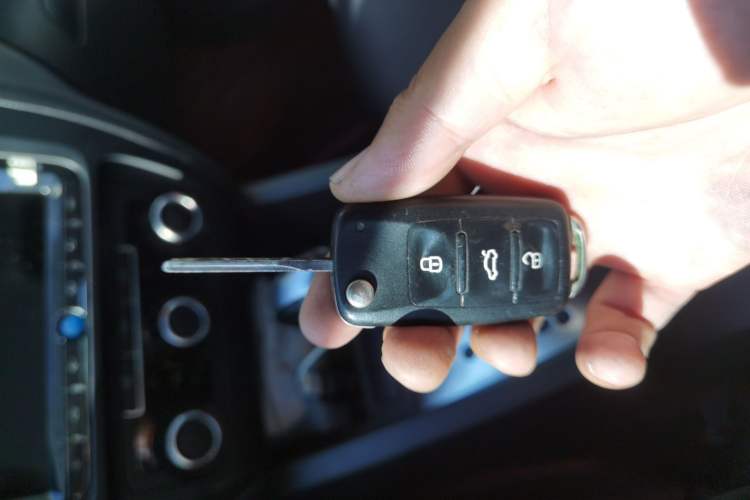 Used Volkswagen Sagitar 2012 1.6L Automatic Comfort Edition Vehicle Key