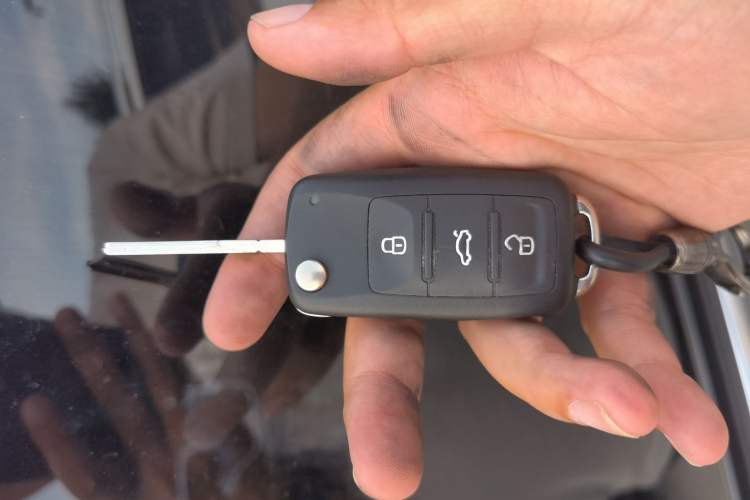 Used Volkswagen Sagitar 2012 1.6L Automatic Comfort Edition Vehicle Key