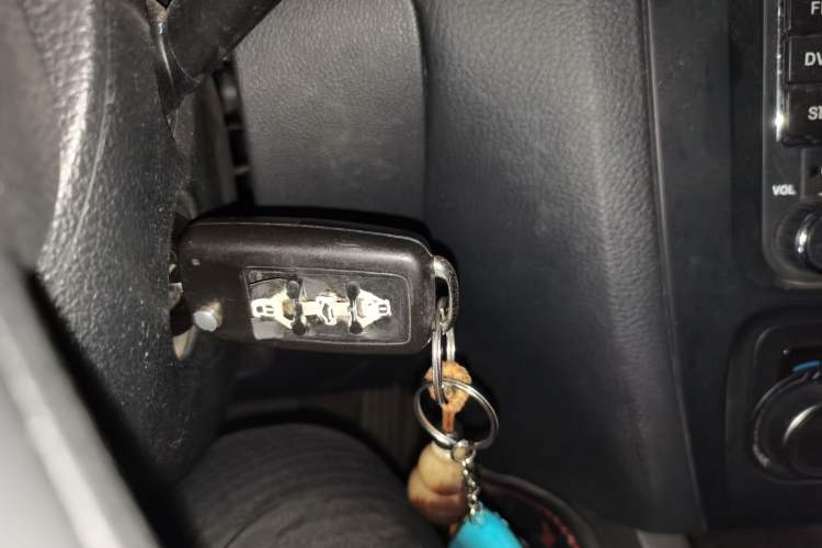 Used Volkswagen Sagitar 2012 1.6L Automatic Fashion Edition Vehicle Key