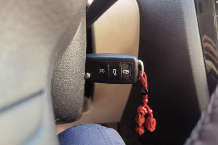 Used Volkswagen Sagitar 2012 1.6L Automatic Comfort Edition Vehicle Key