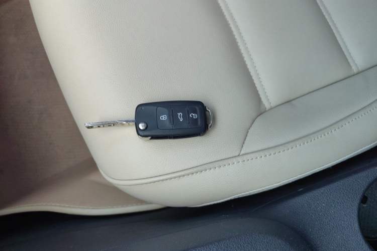 Used Volkswagen Sagitar 2012 1.6L Automatic Comfort Edition Vehicle Key