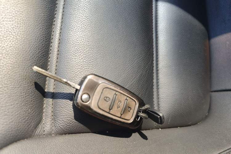 Used Volkswagen Sagitar 2012 1.6L Automatic Comfort Edition Vehicle Key