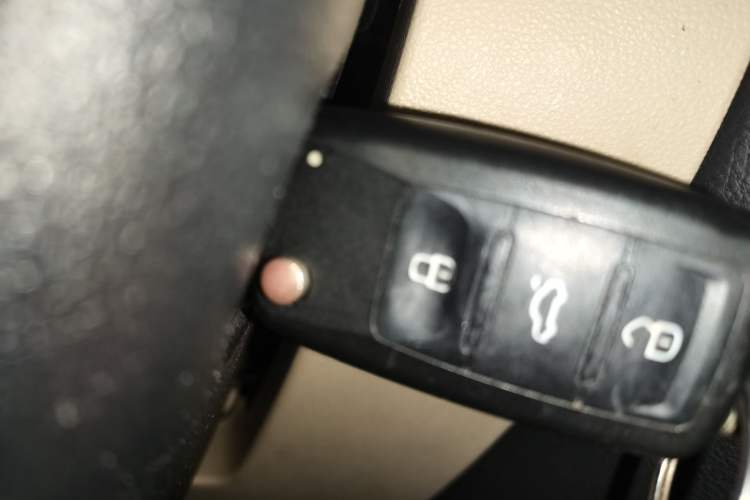 Used Volkswagen Sagitar 2012 1.6L Automatic Comfort Edition Vehicle Key