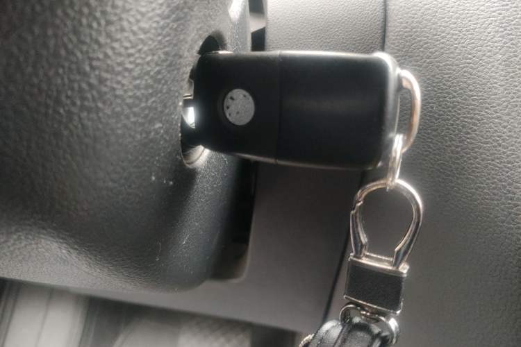 Used Volkswagen Sagitar 2012 1.6L Automatic Fashion Edition Vehicle Key