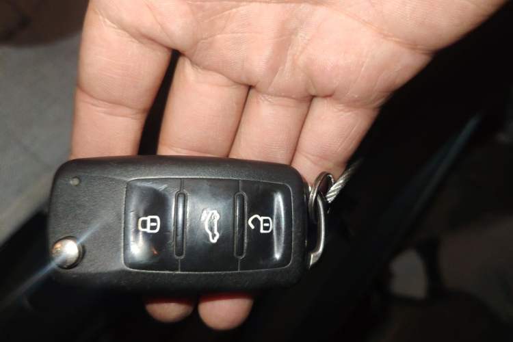 Used Volkswagen Sagitar 2012 1.6L Automatic Comfort Edition Vehicle Key