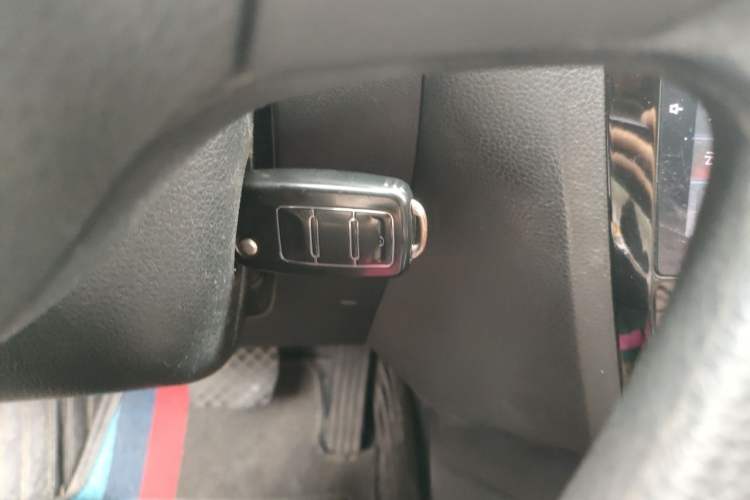 Used Volkswagen Sagitar 2012 1.6L Automatic Comfort Edition Vehicle Key