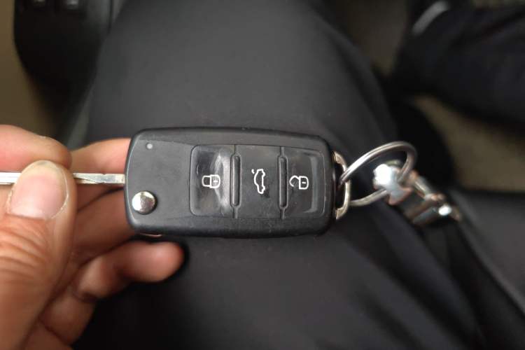 Used Volkswagen Sagitar 2012 1.6L Automatic Comfort Edition Vehicle Key