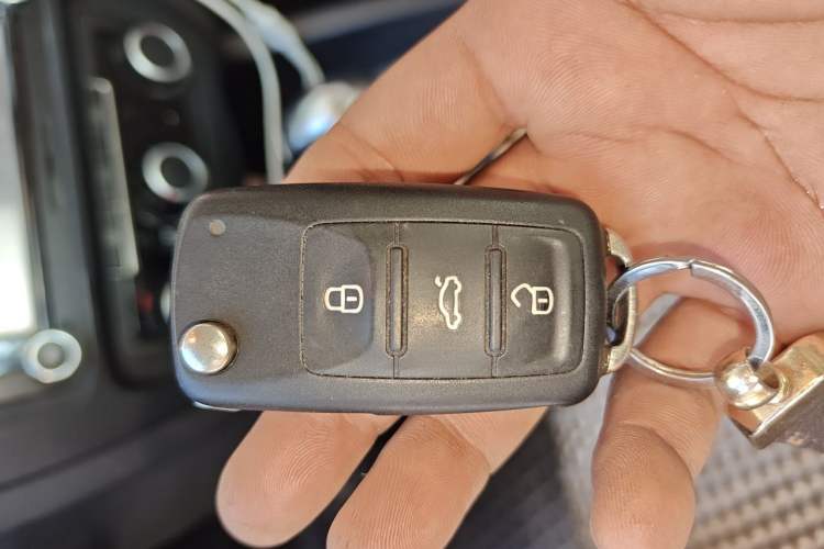 Used Volkswagen Sagitar 2012 1.6L Automatic Comfort Edition Vehicle Key