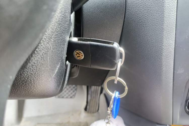 Used Volkswagen Sagitar 2012 1.6L Automatic Comfort Edition Vehicle Key
