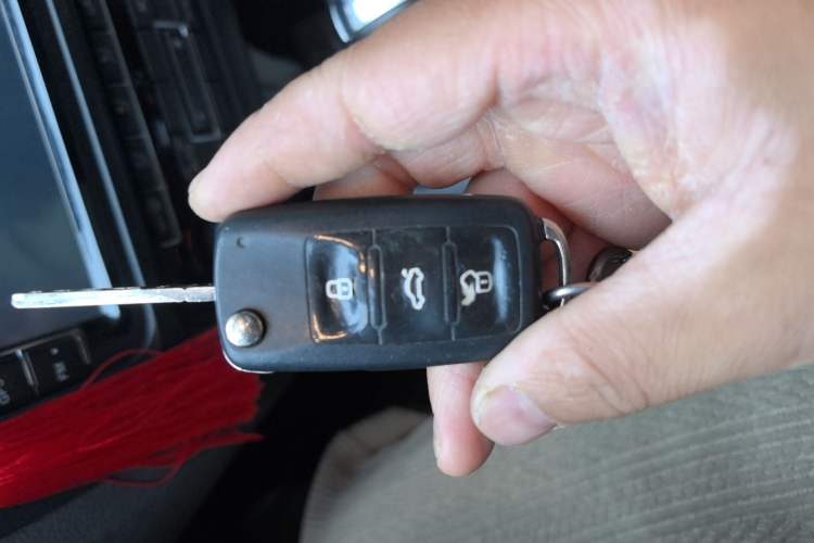 Used Volkswagen Sagitar 2012 1.4TSI Automatic Luxury Edition Vehicle Key
