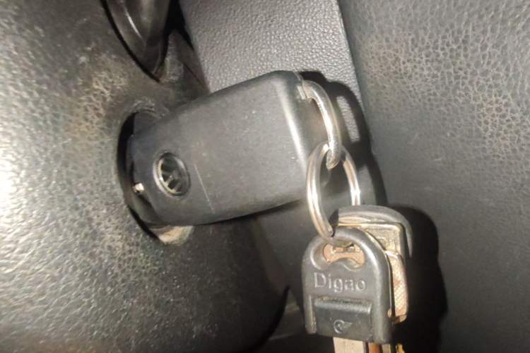 Used Volkswagen Sagitar 2012 1.6L Automatic Comfort Edition Vehicle Key