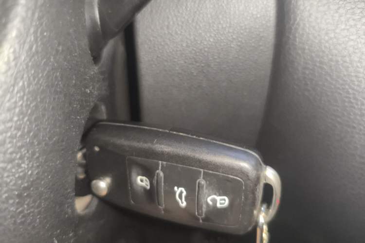 Used Volkswagen Sagitar 2012 1.6L Automatic Comfort Edition Vehicle Key