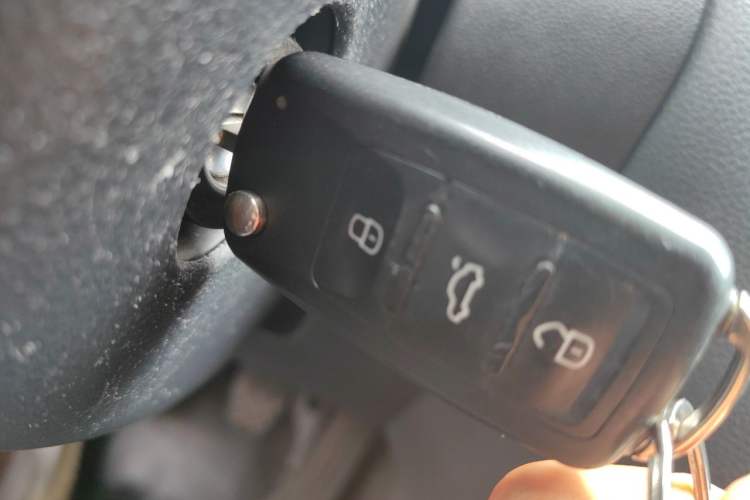 Used Volkswagen Sagitar 2012 1.6L Manual Comfort Model Vehicle Key