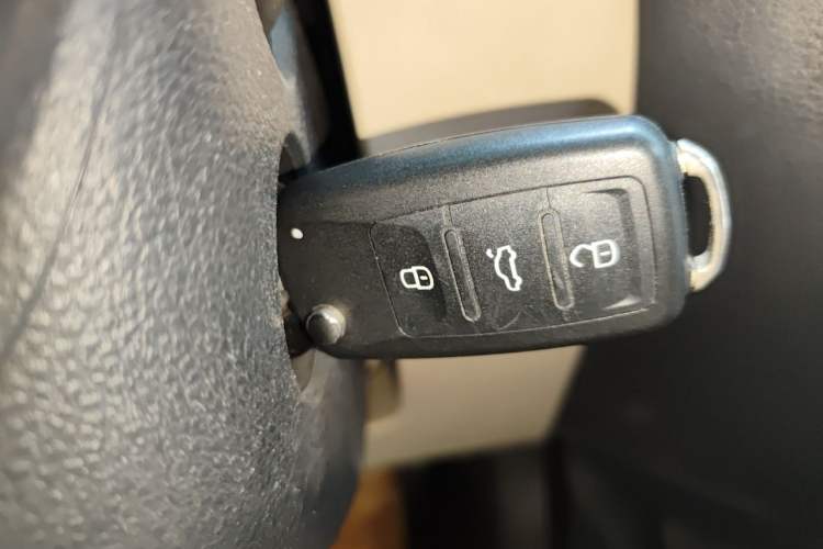 Used Volkswagen Sagitar 2012 1.6L Automatic Comfort Edition Vehicle Key