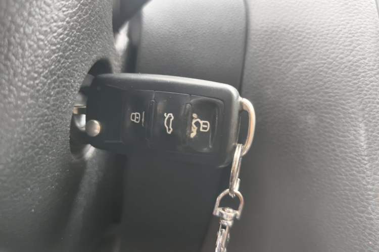 Used Volkswagen Sagitar 2012 1.6L Automatic Comfort Edition Vehicle Key