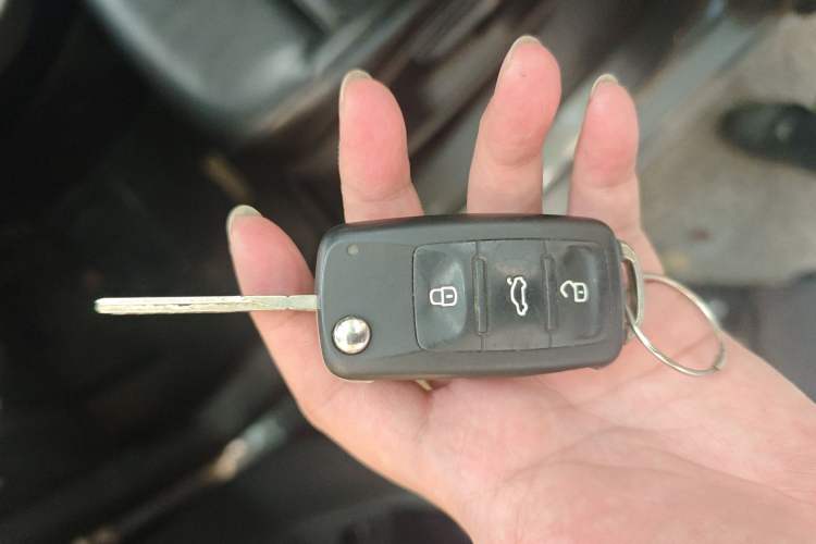 Used Volkswagen Sagitar 2012 1.6L Manual Comfort Model Vehicle Key