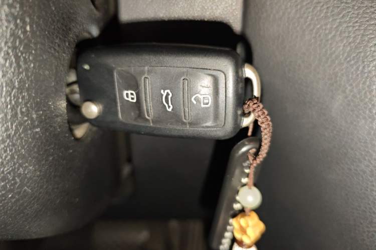 Used Volkswagen Sagitar 2012 1.6L Automatic Comfort Edition Vehicle Key