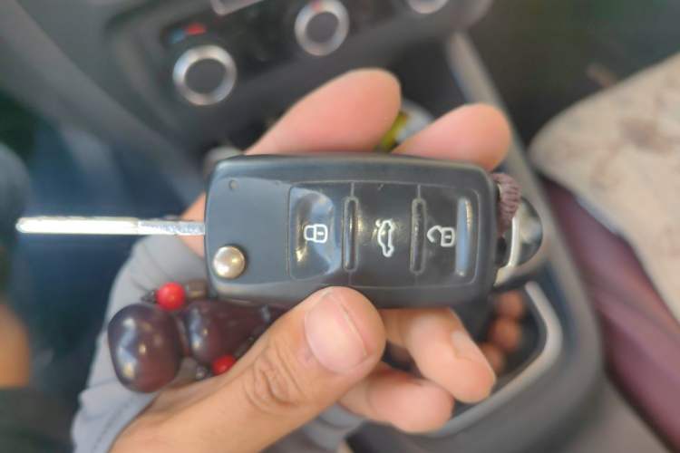 Used Volkswagen Sagitar 2012 1.6L Manual Fashion Edition Vehicle Key