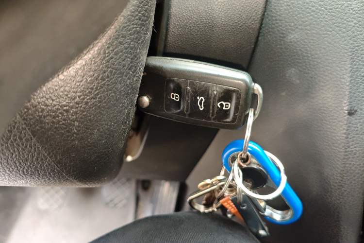 Used Volkswagen Sagitar 2012 1.6L Manual Fashion Edition Vehicle Key