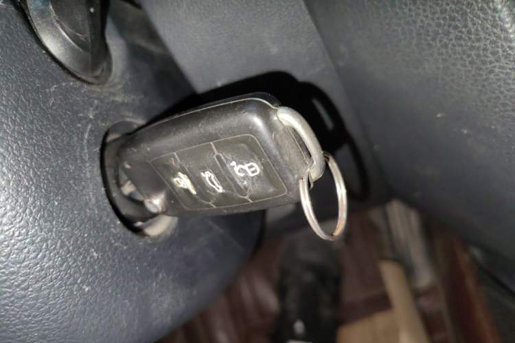 Used Volkswagen Sagitar 2012 1.6L Automatic Comfort Edition Vehicle Key