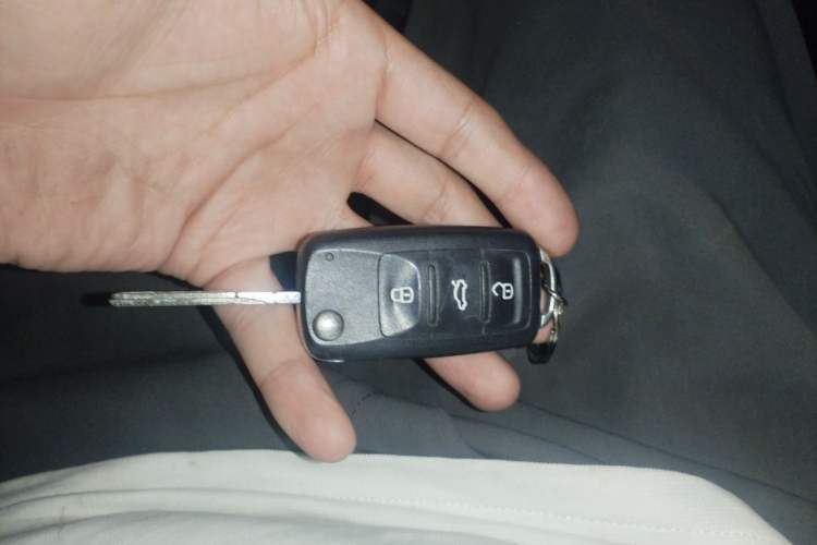 Used Volkswagen Sagitar 2012 1.6L Automatic Comfort Edition Vehicle Key