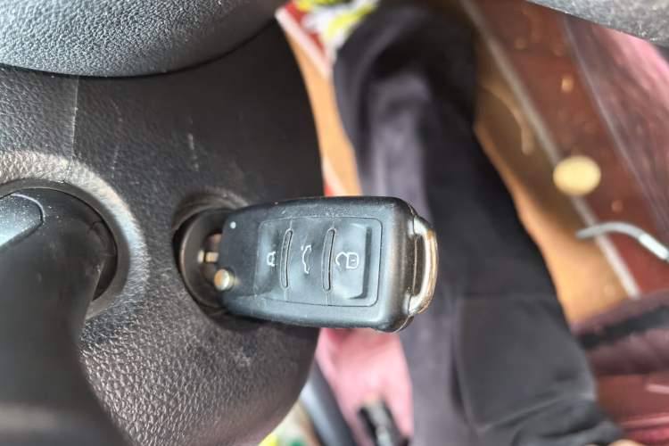 Used Volkswagen Sagitar 2012 1.6L Automatic Fashion Edition Vehicle Key