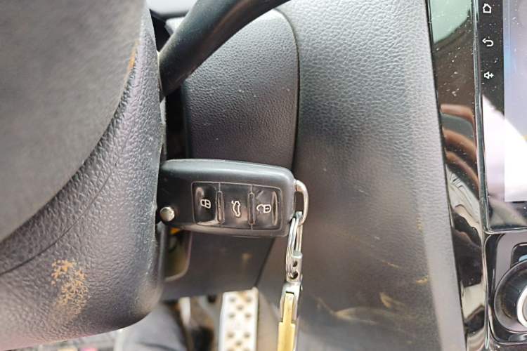 Used Volkswagen Sagitar 2012 1.4TSI Automatic Luxury Edition Vehicle Key