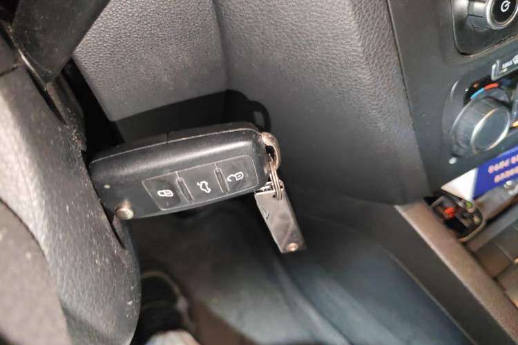 Used Volkswagen Sagitar 2012 1.4TSI Automatic Luxury Edition Vehicle Key