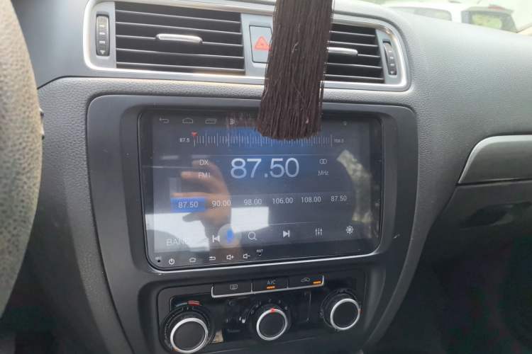 Used Volkswagen Sagitar 2012 1.4TSI Automatic Fashion Edition Audio And AC Panel