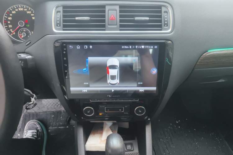 Used Volkswagen Sagitar 2012 1.4TSI Automatic Flagship Edition Audio And AC Panel