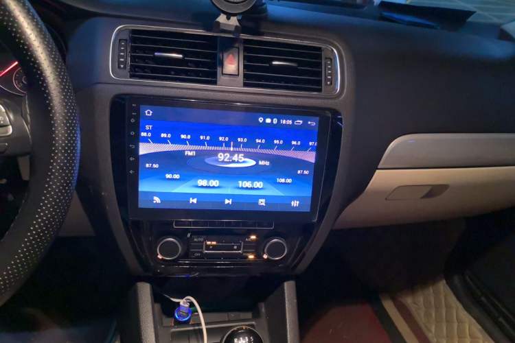 Used Volkswagen Sagitar 2012 1.4TSI Manual Luxury Model Audio And AC Panel