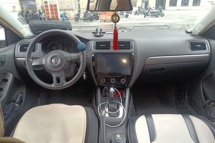 Used Volkswagen Sagitar 2012 1.4TSI Automatic Luxury Edition Center Console
