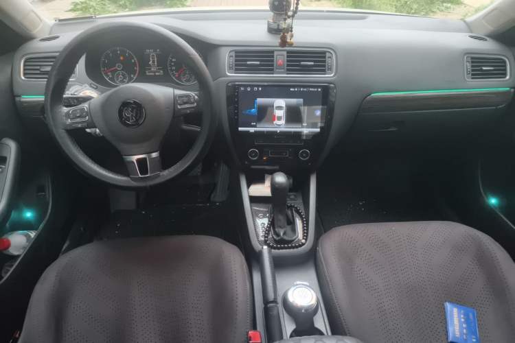 Used Volkswagen Sagitar 2012 1.4TSI Automatic Flagship Edition Center Console