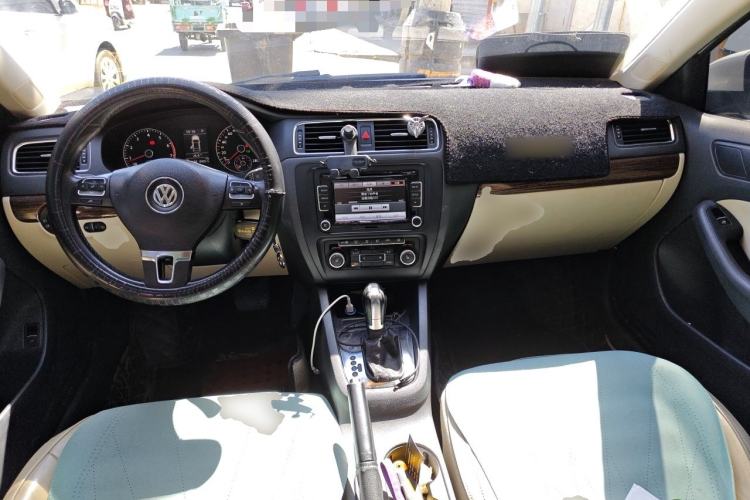 Used Volkswagen Sagitar 2012 1.4TSI Automatic Flagship Edition Center Console