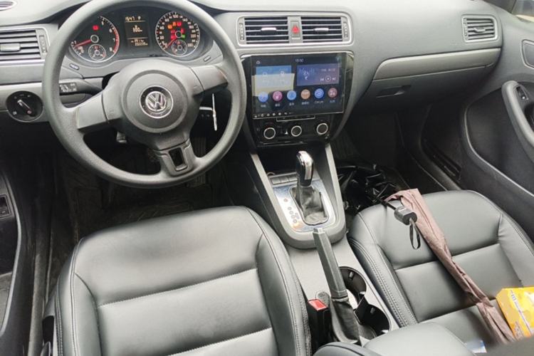Used Volkswagen Sagitar 2012 1.4TSI Automatic Fashion Edition Center Console