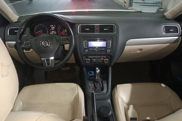 Used Volkswagen Sagitar 2012 1.4TSI Automatic Luxury Edition Center Console