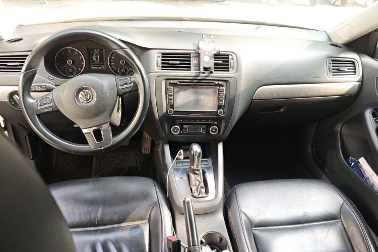 Used Volkswagen Sagitar 2012 1.4TSI Automatic Luxury Edition Center Console