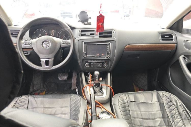 Used Volkswagen Sagitar 2012 1.8TSI Automatic Flagship Edition Center Console
