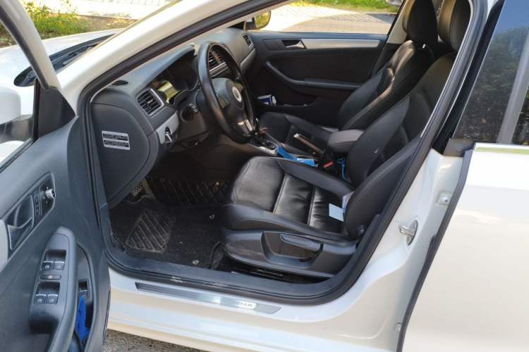 Used Volkswagen Sagitar 2012 1.6L Automatic Comfort Edition Driver Seat
