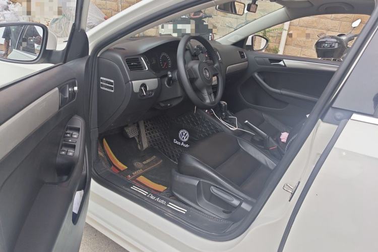 Used Volkswagen Sagitar 2012 1.6L Automatic Comfort Edition Driver Seat