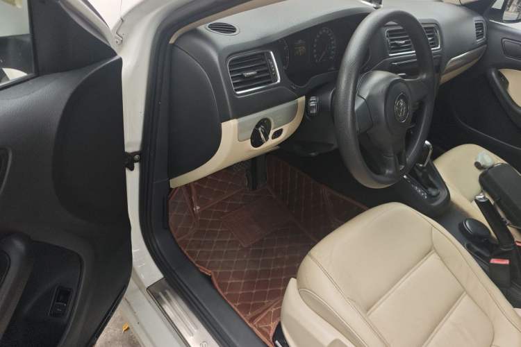 Used Volkswagen Sagitar 2012 1.6L Automatic Comfort Edition Driver Seat