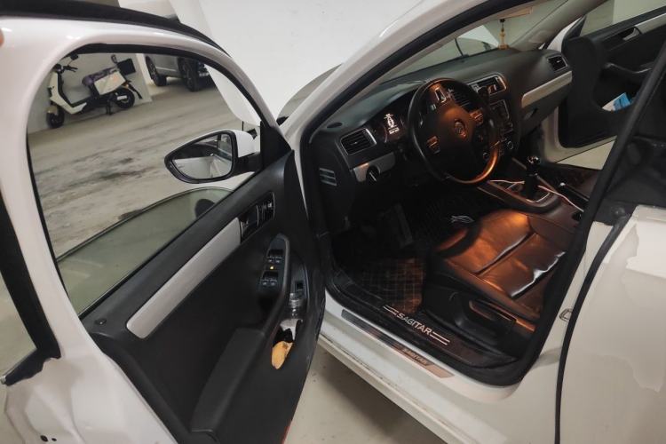 Used Volkswagen Sagitar 2012 1.4TSI Manual Luxury Model Driver Seat