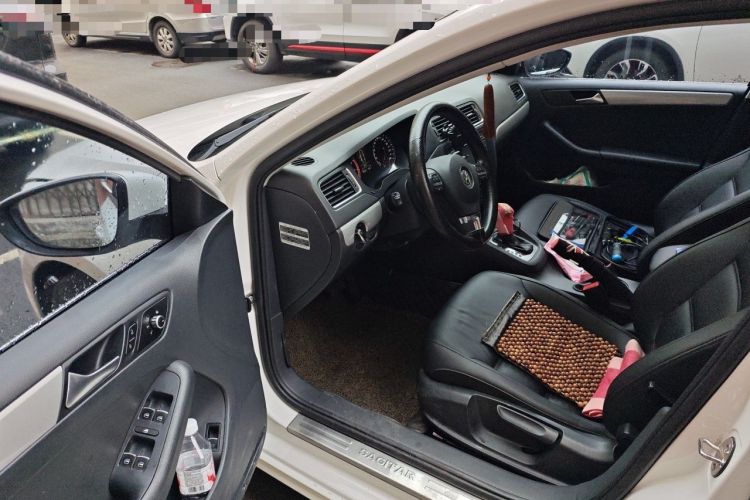 Used Volkswagen Sagitar 2012 1.4TSI Automatic Luxury Edition Driver Seat