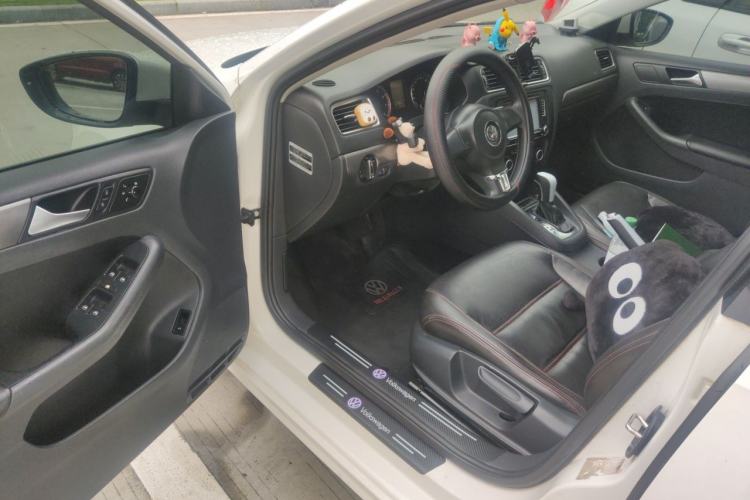 Used Volkswagen Sagitar 2012 1.4TSI Automatic Fashion Edition Driver Seat