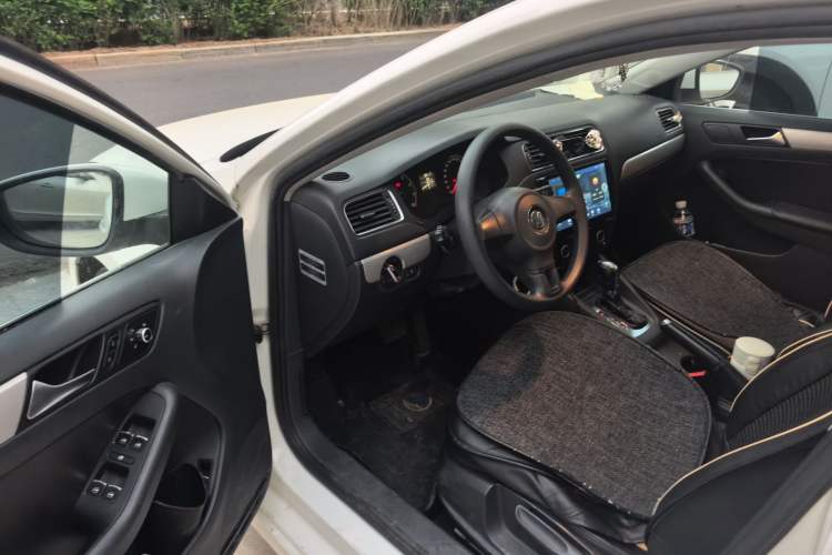 Used Volkswagen Sagitar 2012 1.6L Automatic Comfort Edition Driver Seat
